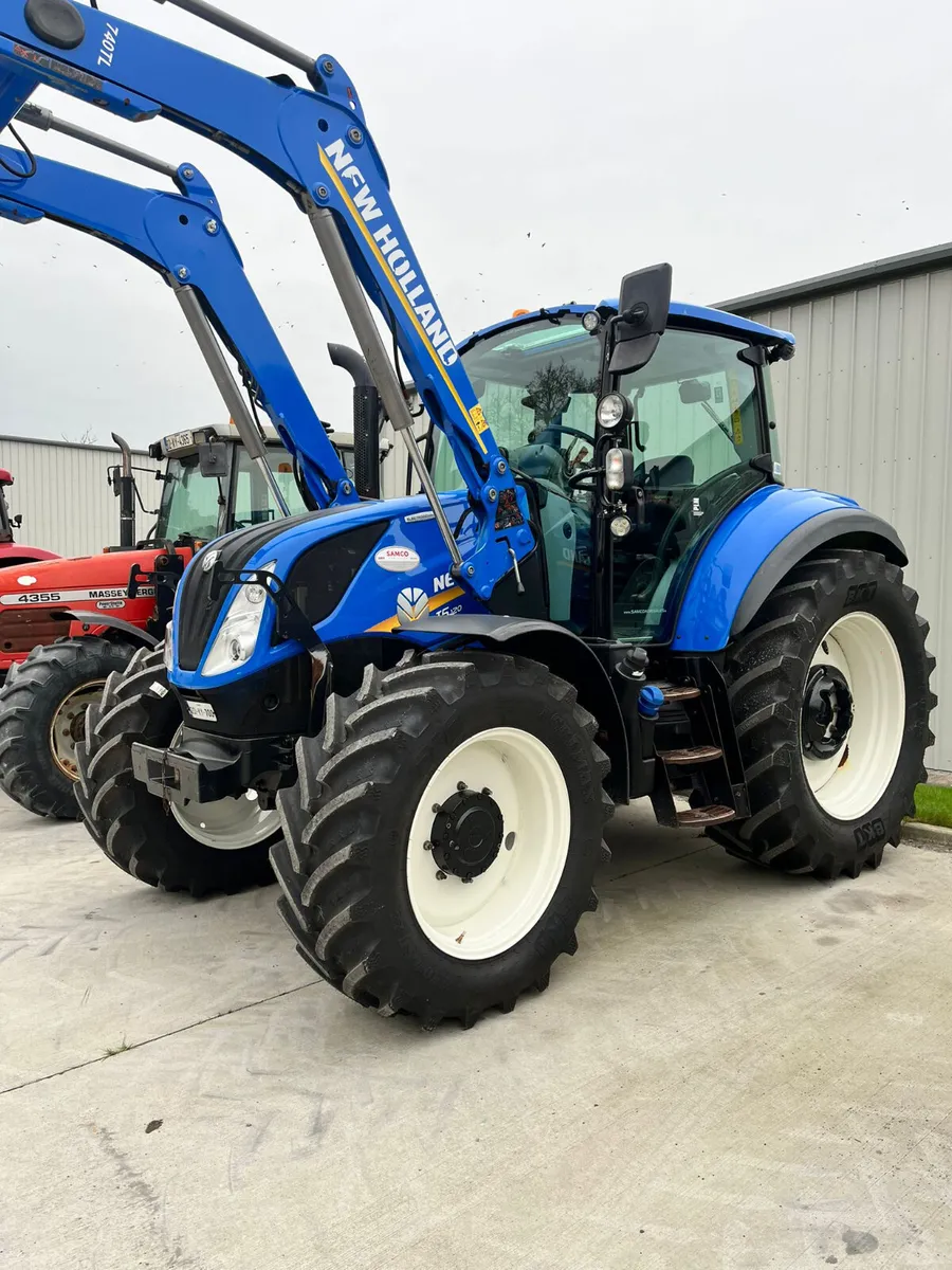 T5 120 New Holland c/w loader - Image 2