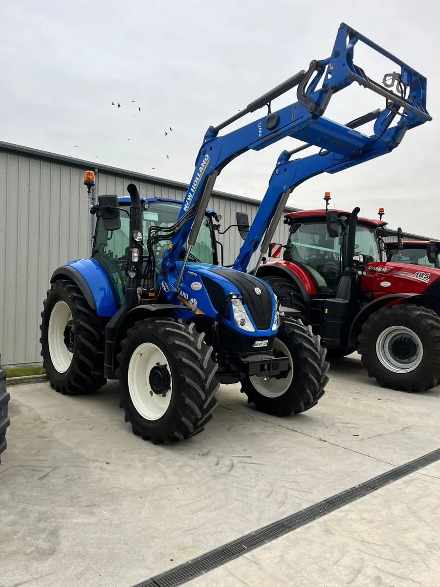 T5 120 New Holland c/w loader - Image 4