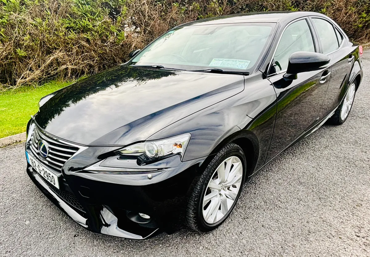2016 LEXUS IS300H EXECUTIVE - Image 3