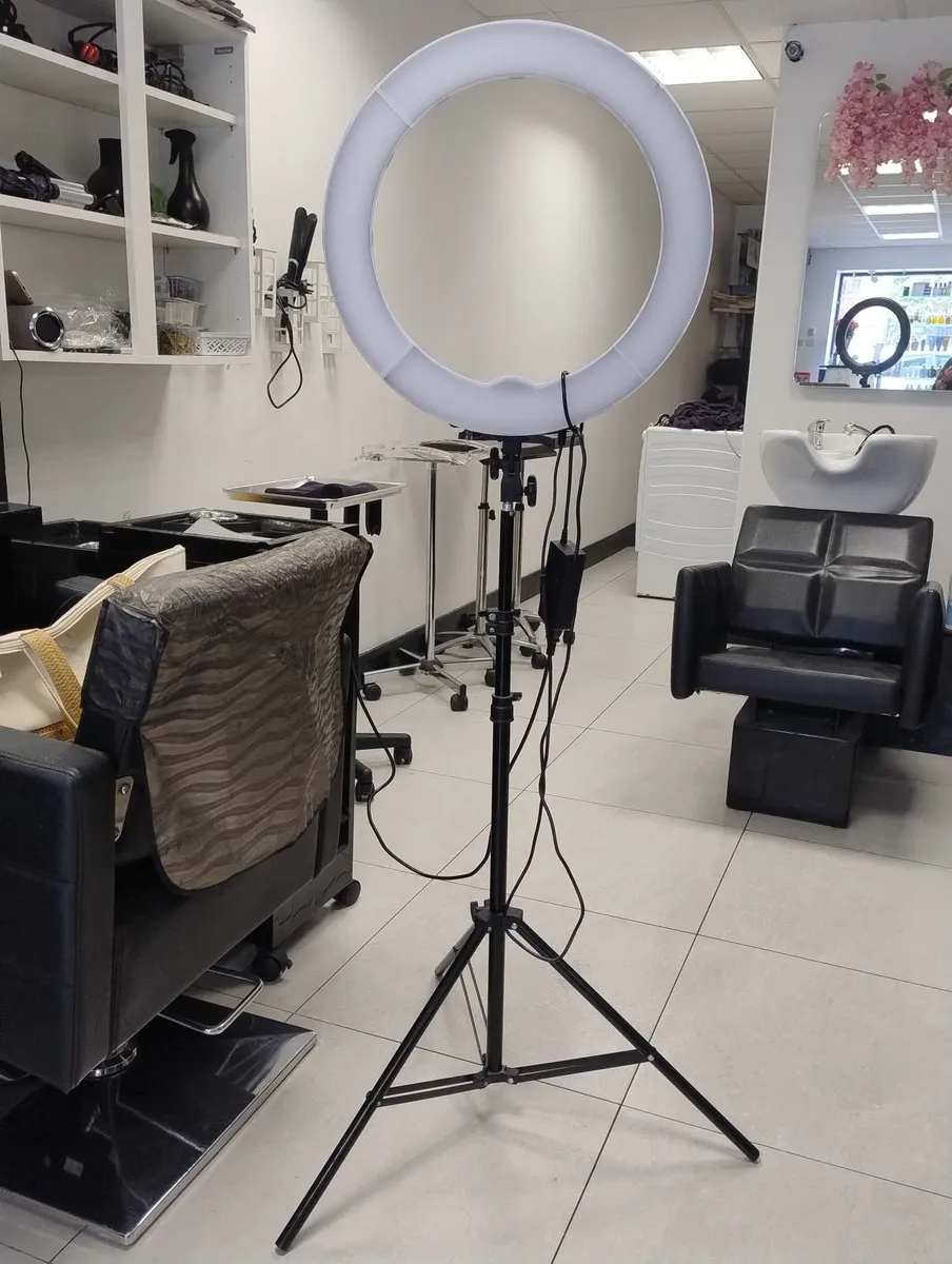 Salon ring light