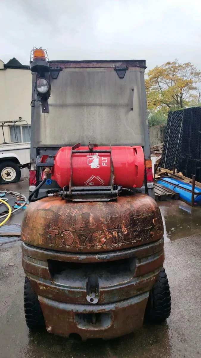 Forklift - Image 3
