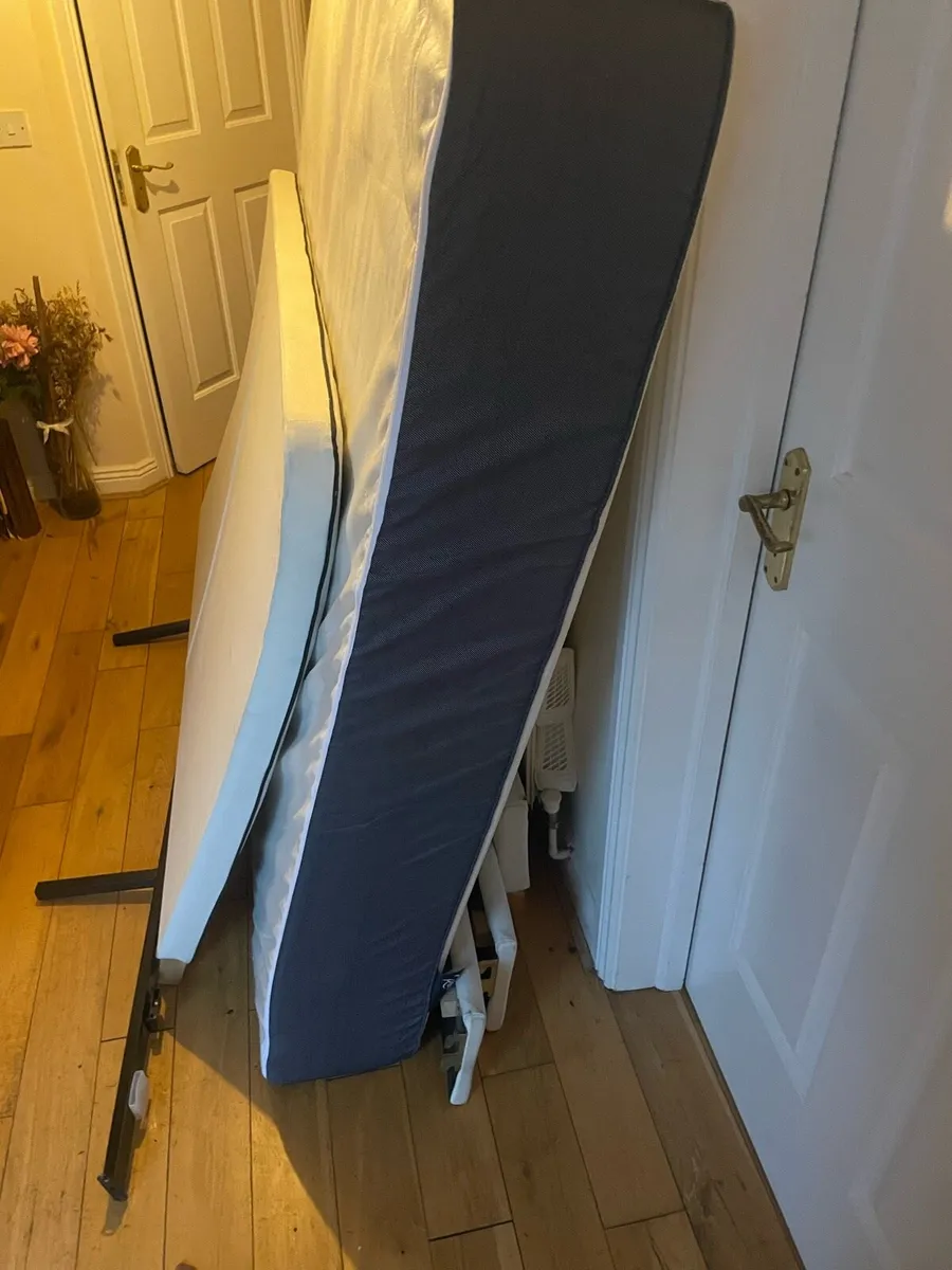 Double bed - Image 1