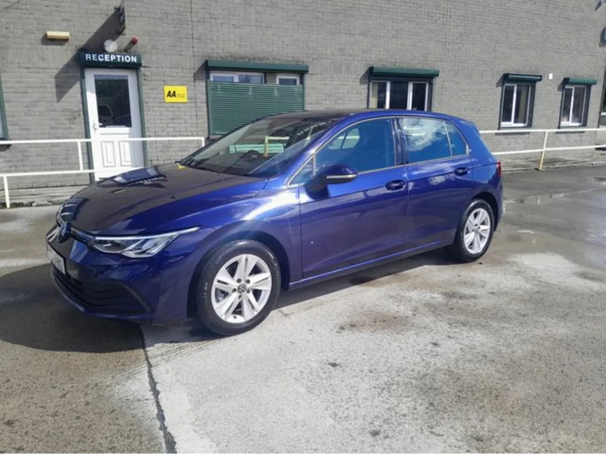 Volkswagen Golf LIFE 2.0 TDI 115HP 5DR - Image 3