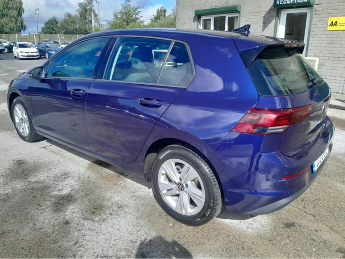Volkswagen Golf LIFE 2.0 TDI 115HP 5DR - Image 4