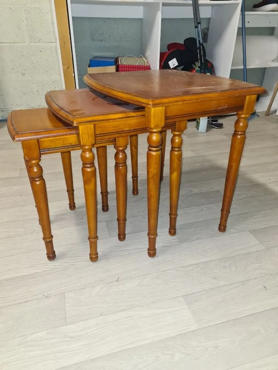 Nest of tables - Image 1
