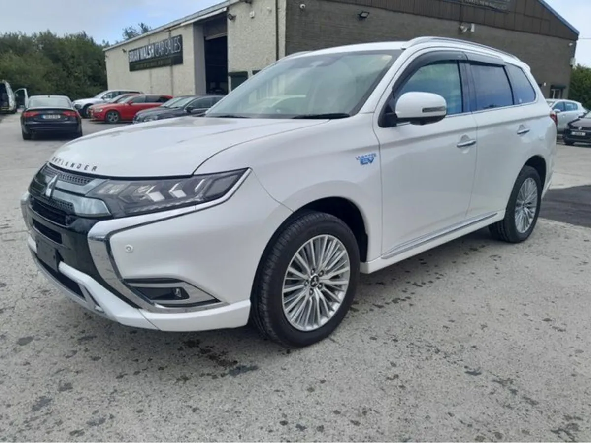 Mitsubishi Outlander Plug In Hybird 5 Seater 5 Doo - Image 2