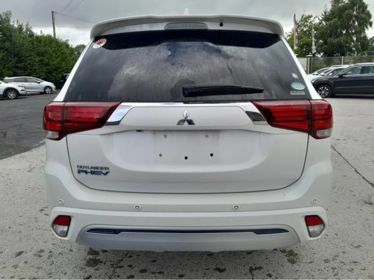 Mitsubishi Outlander Plug In Hybird 5 Seater 5 Doo - Image 3