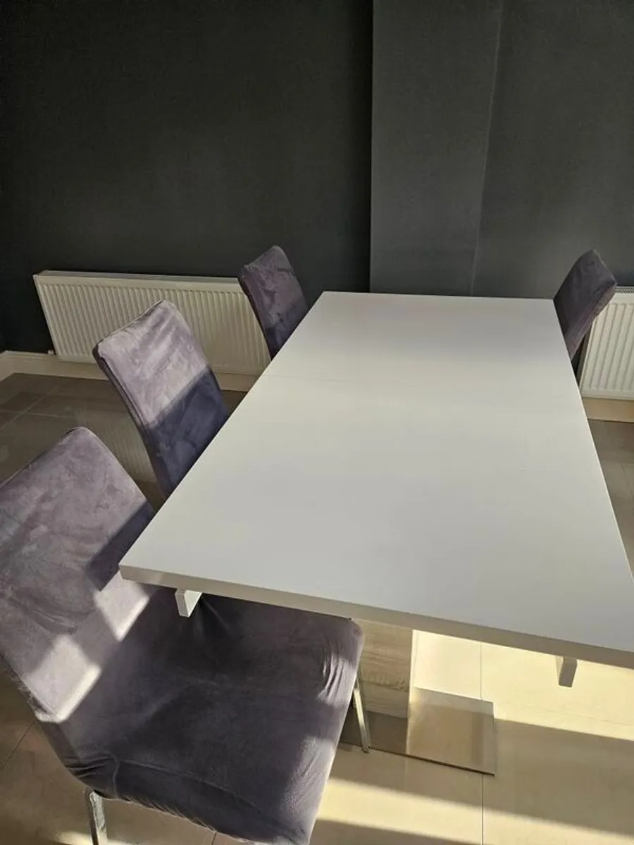 table and chairs - Image 2