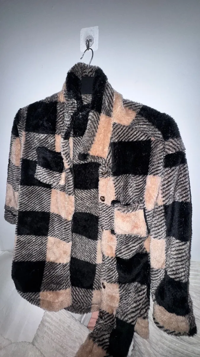 Thick Fur coat - Image 2