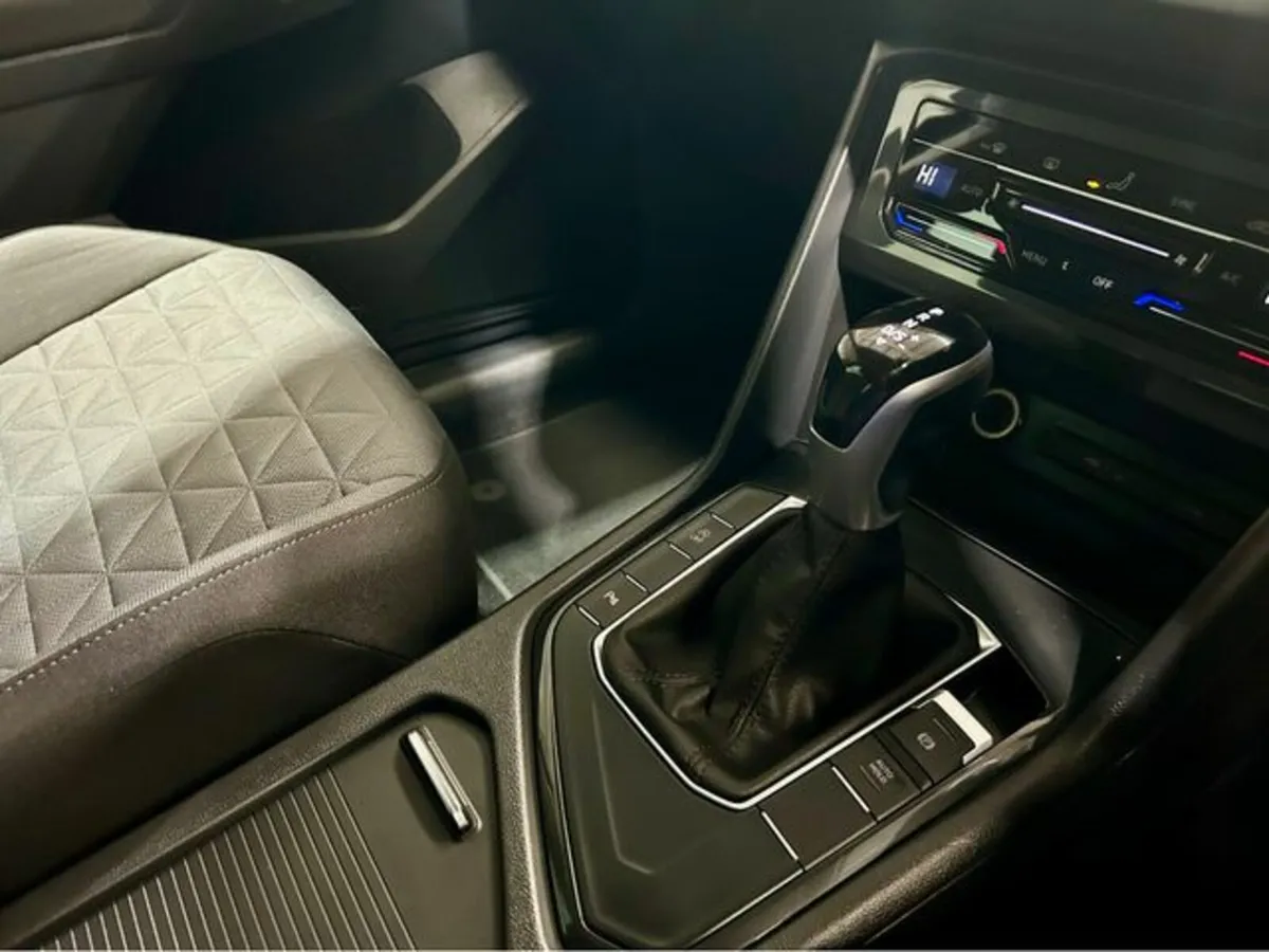 Volkswagen Tiguan LIFE 2.0 TDI D7F 150HP 5 - Image 3