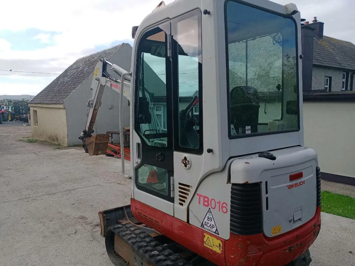 Takeuch TB016 mini digger - Image 2