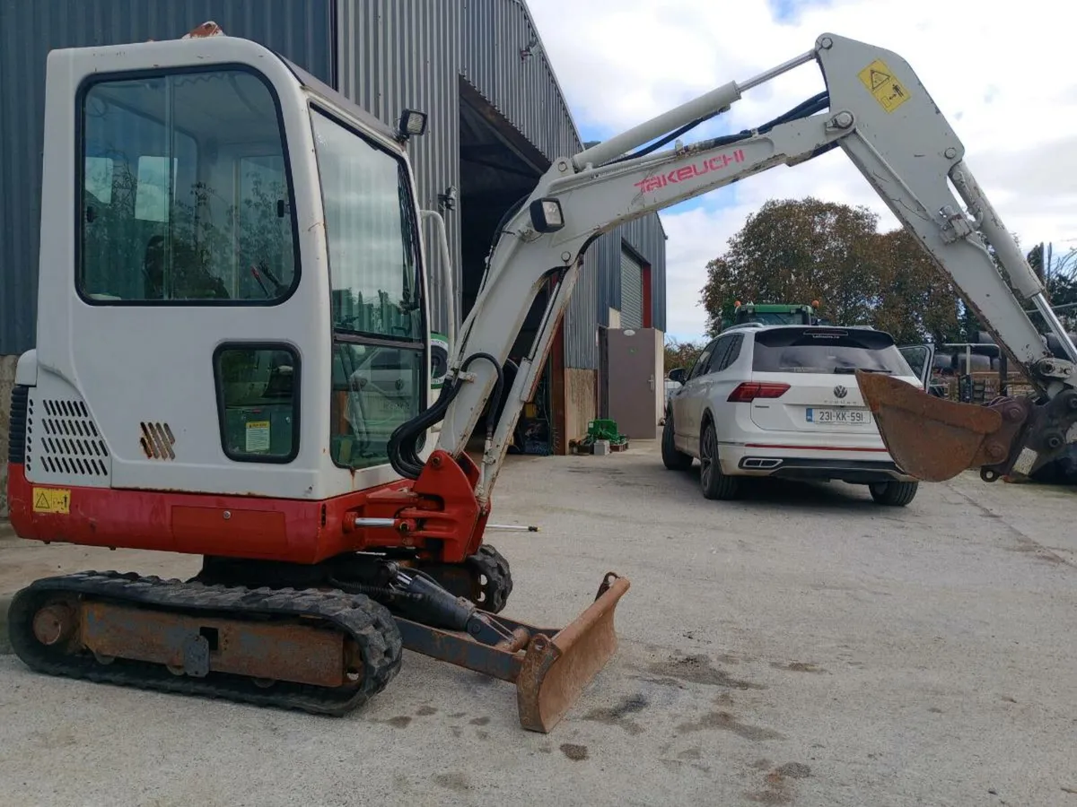 Takeuch TB016 mini digger - Image 4