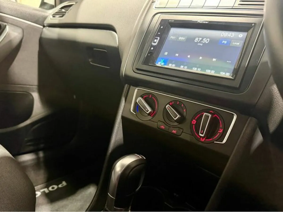 Volkswagen Polo Premium-Edition - Image 4