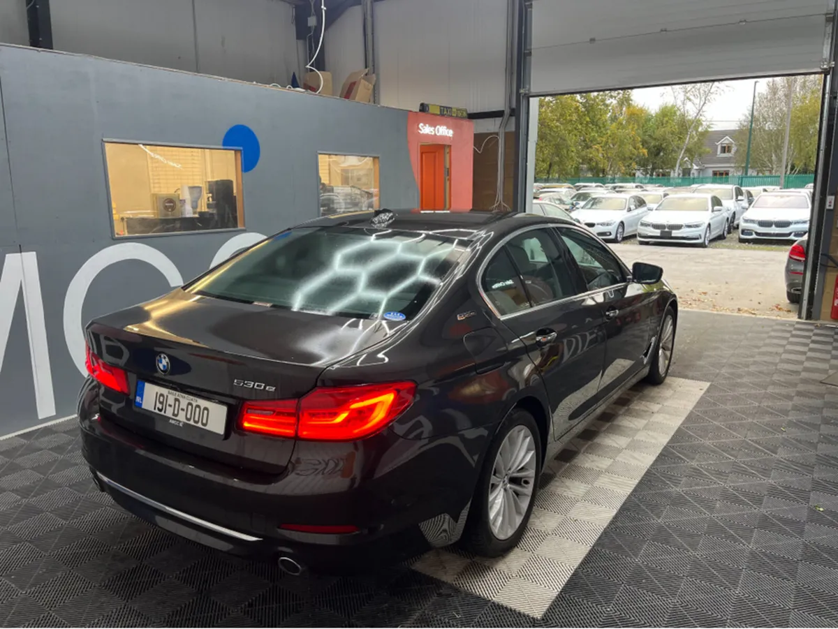 BMW 5-Series ONLY 14K KMS! 2019 BMW 5 SERIES 530E - Image 2
