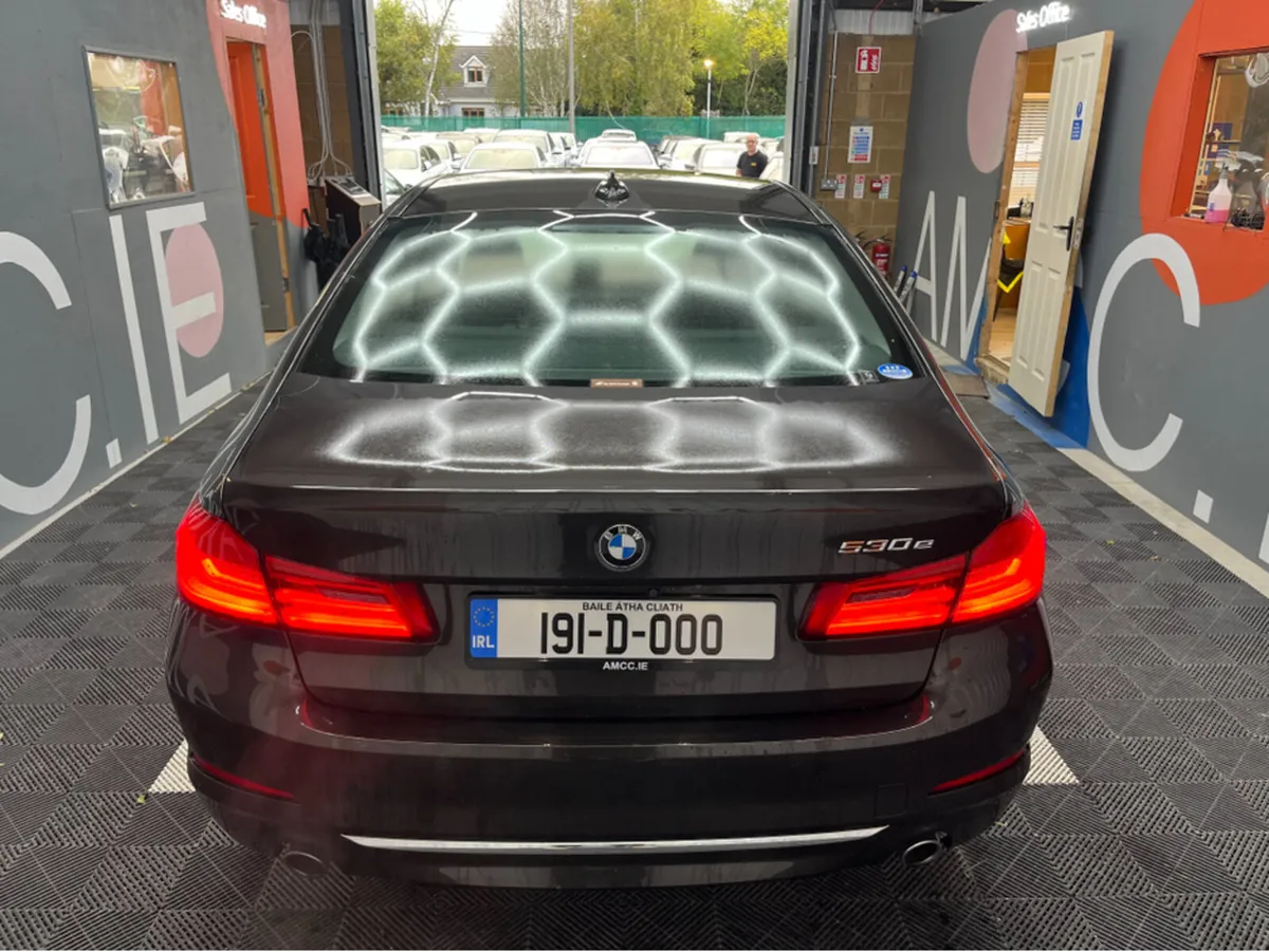 BMW 5-Series ONLY 14K KMS! 2019 BMW 5 SERIES 530E - Image 3