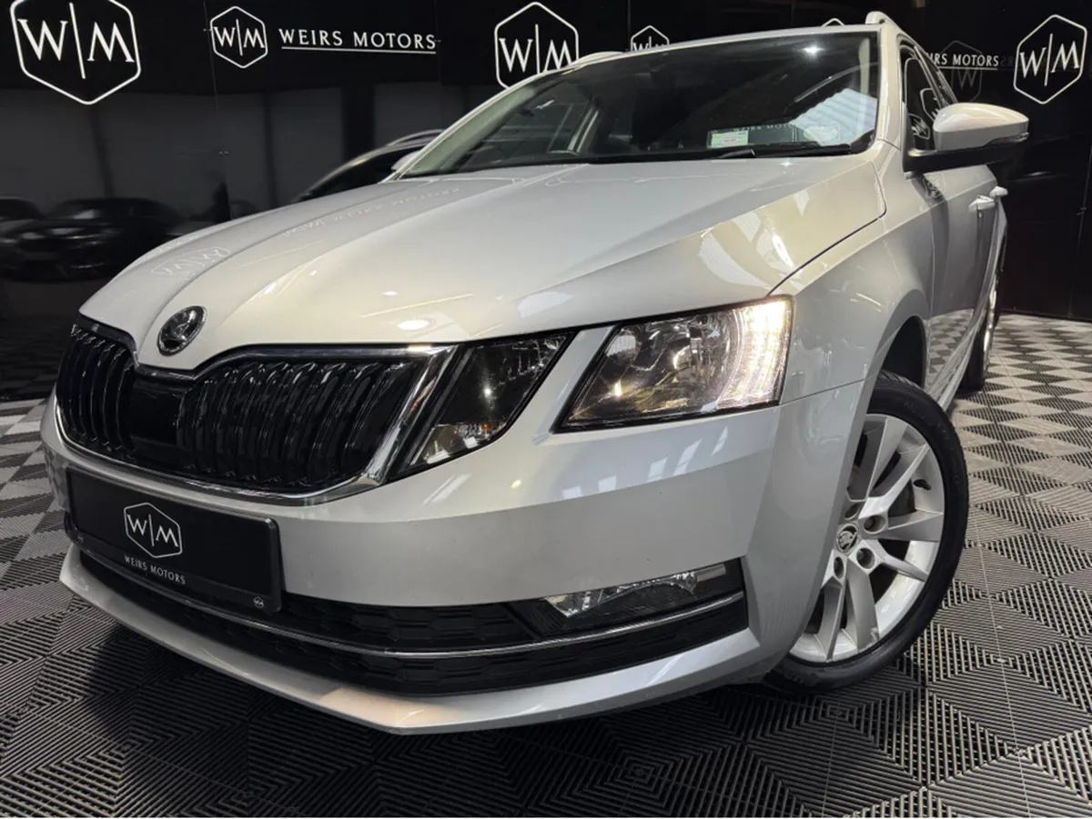 Skoda Octavia COMBI STYLE 1.6 TDI 115HP 4DR - Image 3