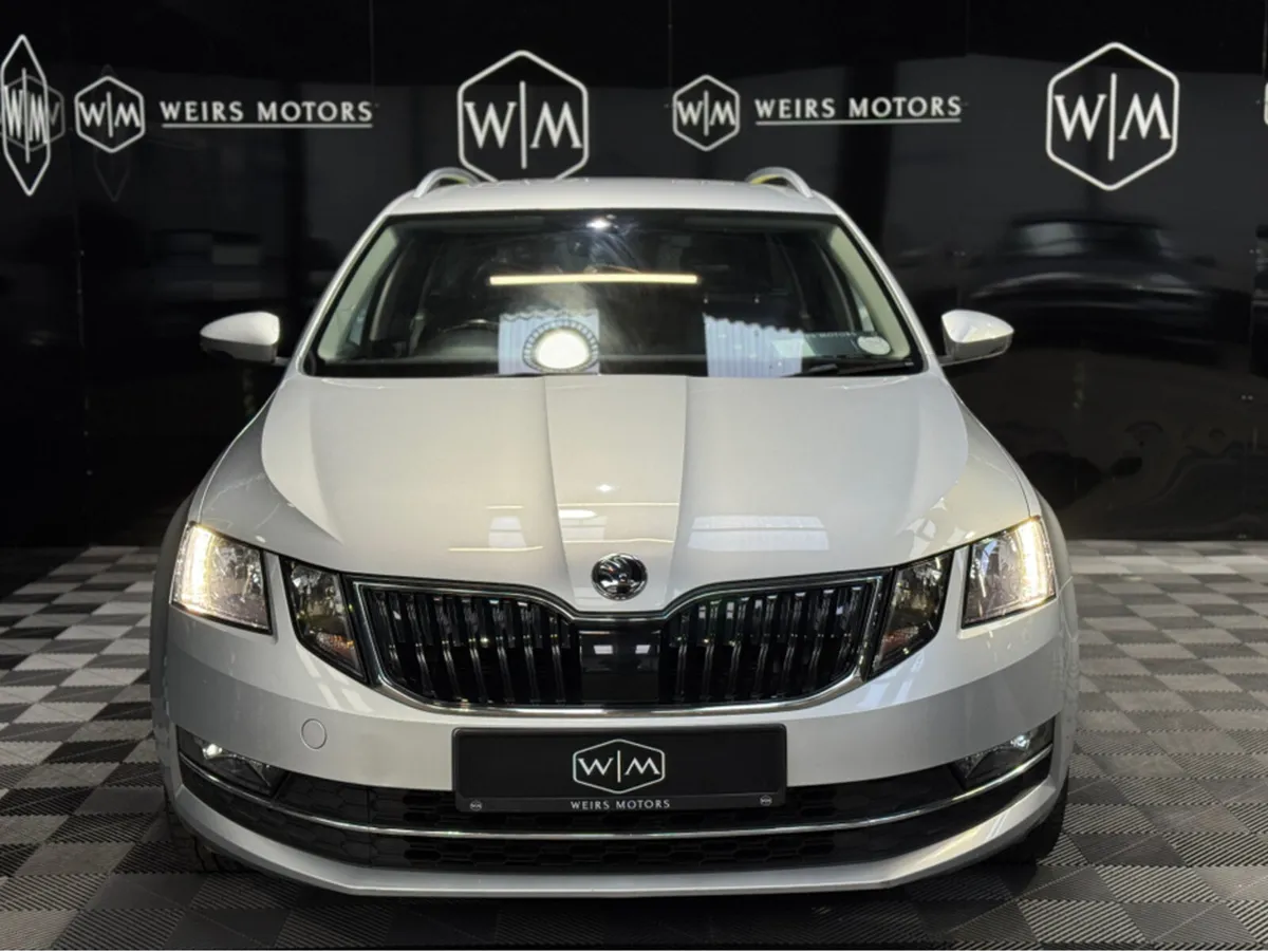 Skoda Octavia COMBI STYLE 1.6 TDI 115HP 4DR - Image 4