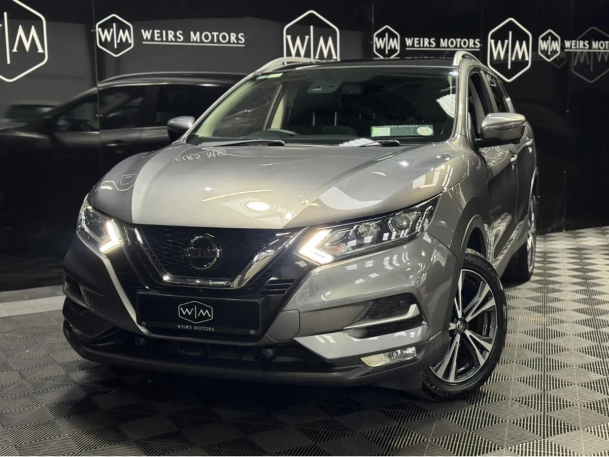 Nissan Qashqai 1.3 SV PREMIUM 4DR LOW MILEAGE - Image 2