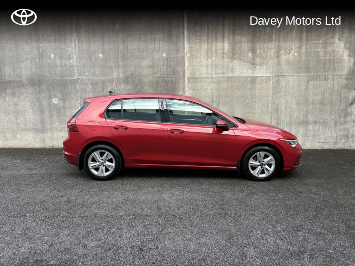 Volkswagen Golf LIFE 2.0 TDI 115HP 5DR - Image 3