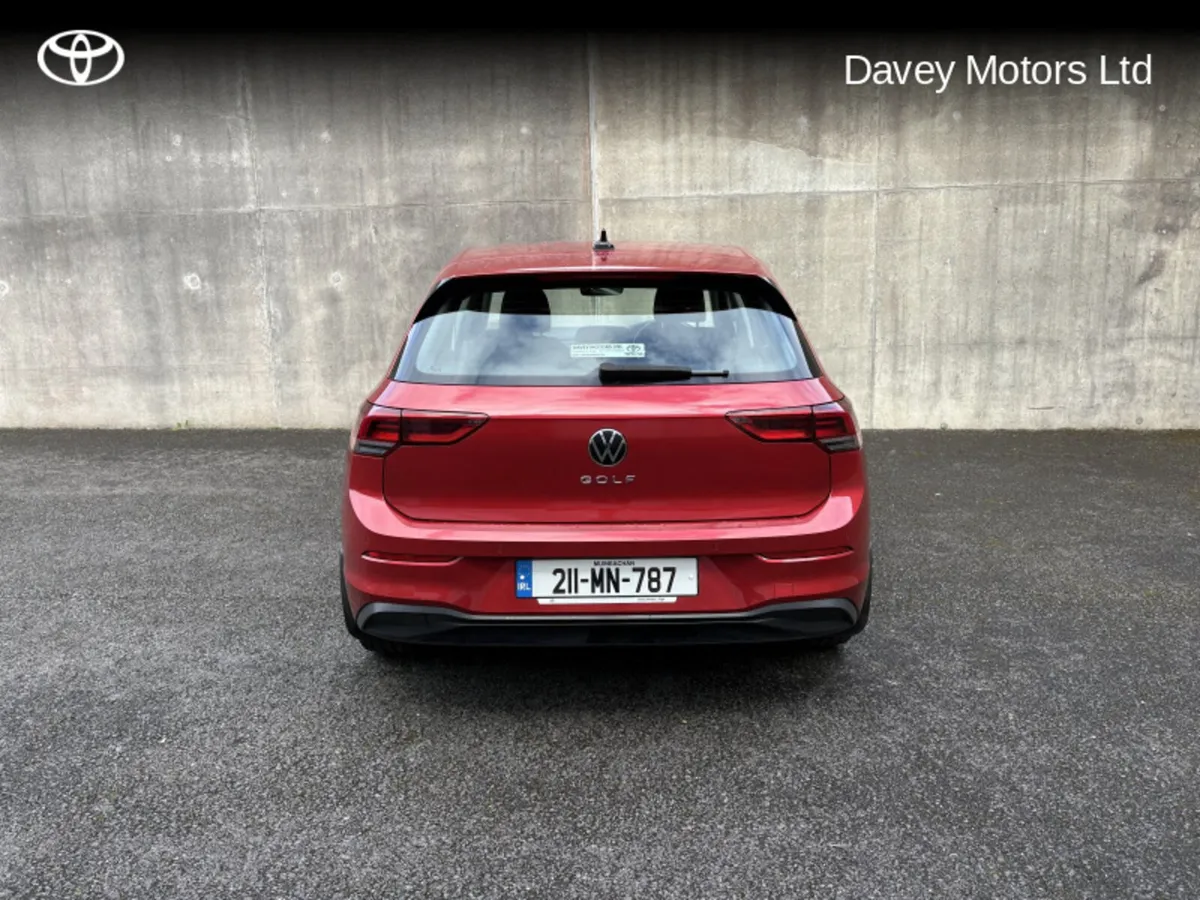 Volkswagen Golf LIFE 2.0 TDI 115HP 5DR - Image 4