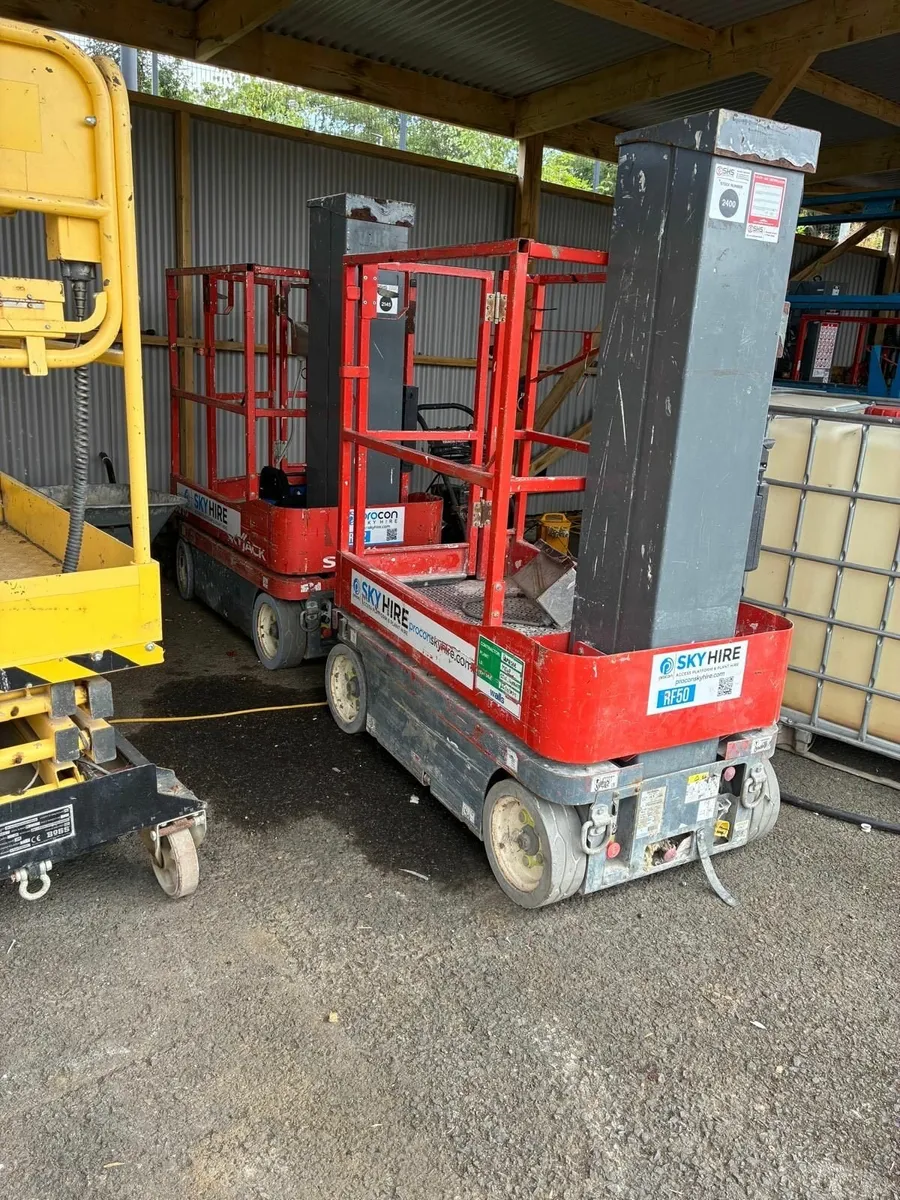 Skyjack SJ16 Electric Vertical Mast Lift - 2014 - Image 1