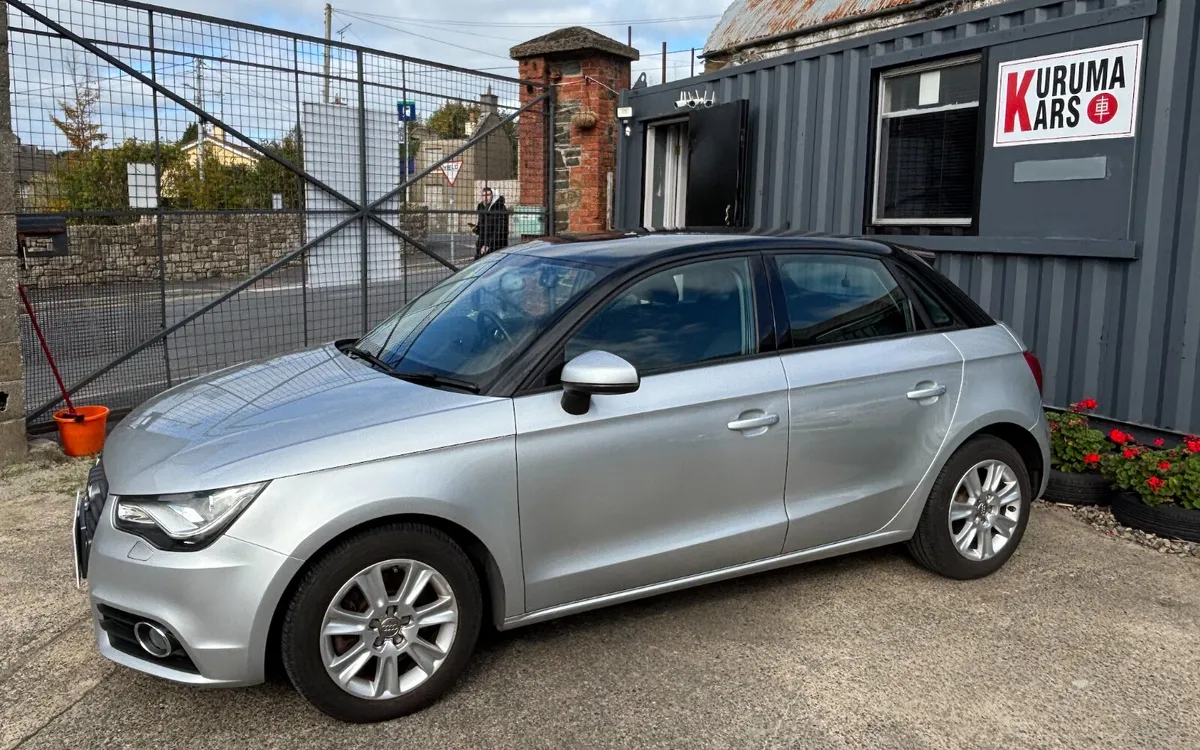 🚘 Only 29,000 KM | Two-Tone Silver & Black 🚘 - Image 3