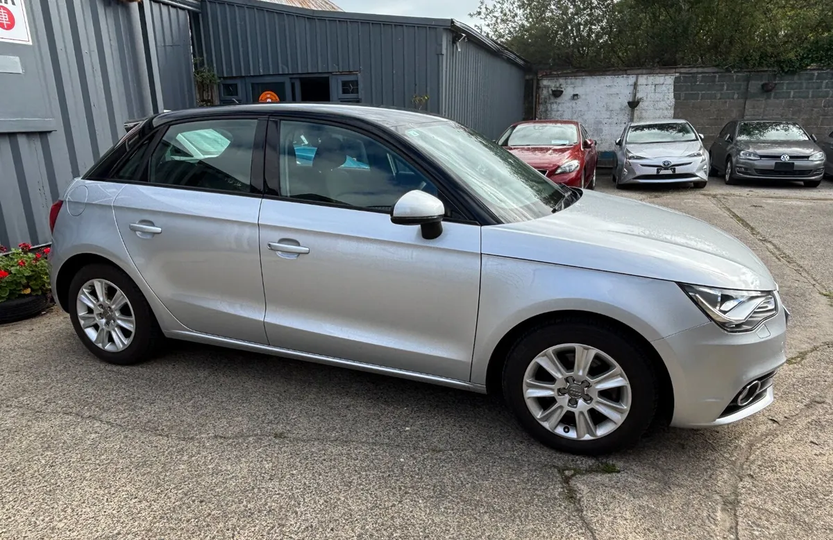 🚘 Only 29,000 KM | Two-Tone Silver & Black 🚘 - Image 2