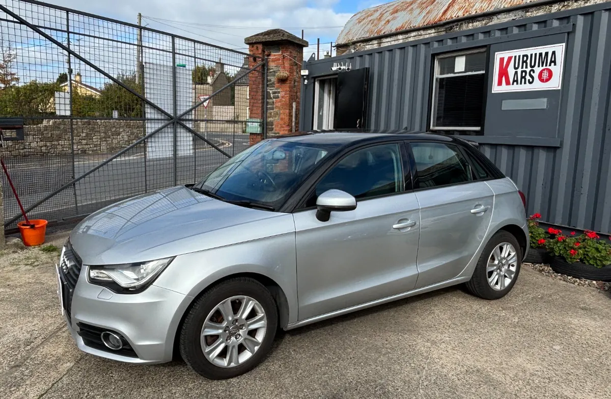 🚘 Only 29,000 KM | Two-Tone Silver & Black 🚘 - Image 4