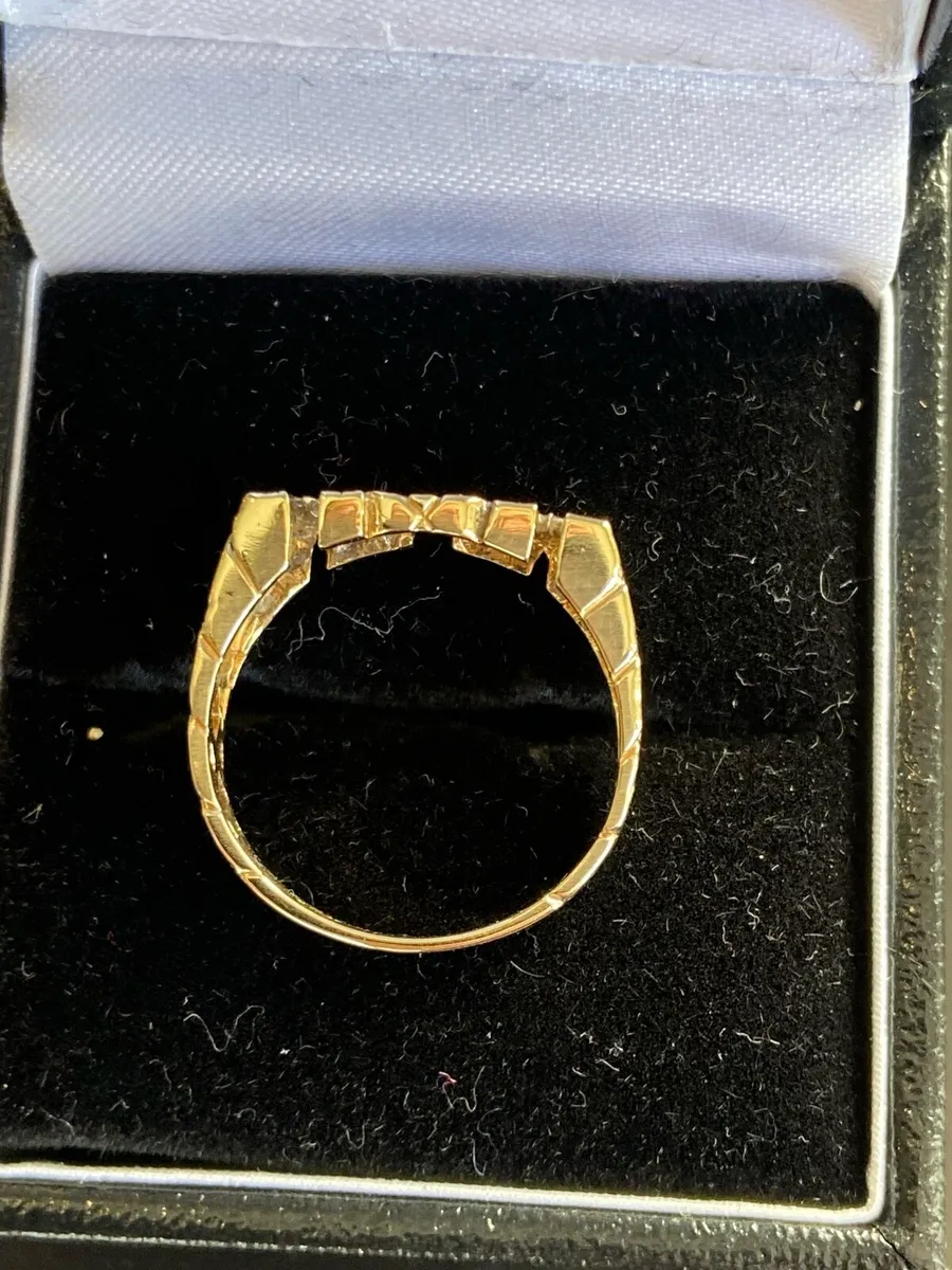 9ct Gold MUM Ring with CZ Stones - Image 3