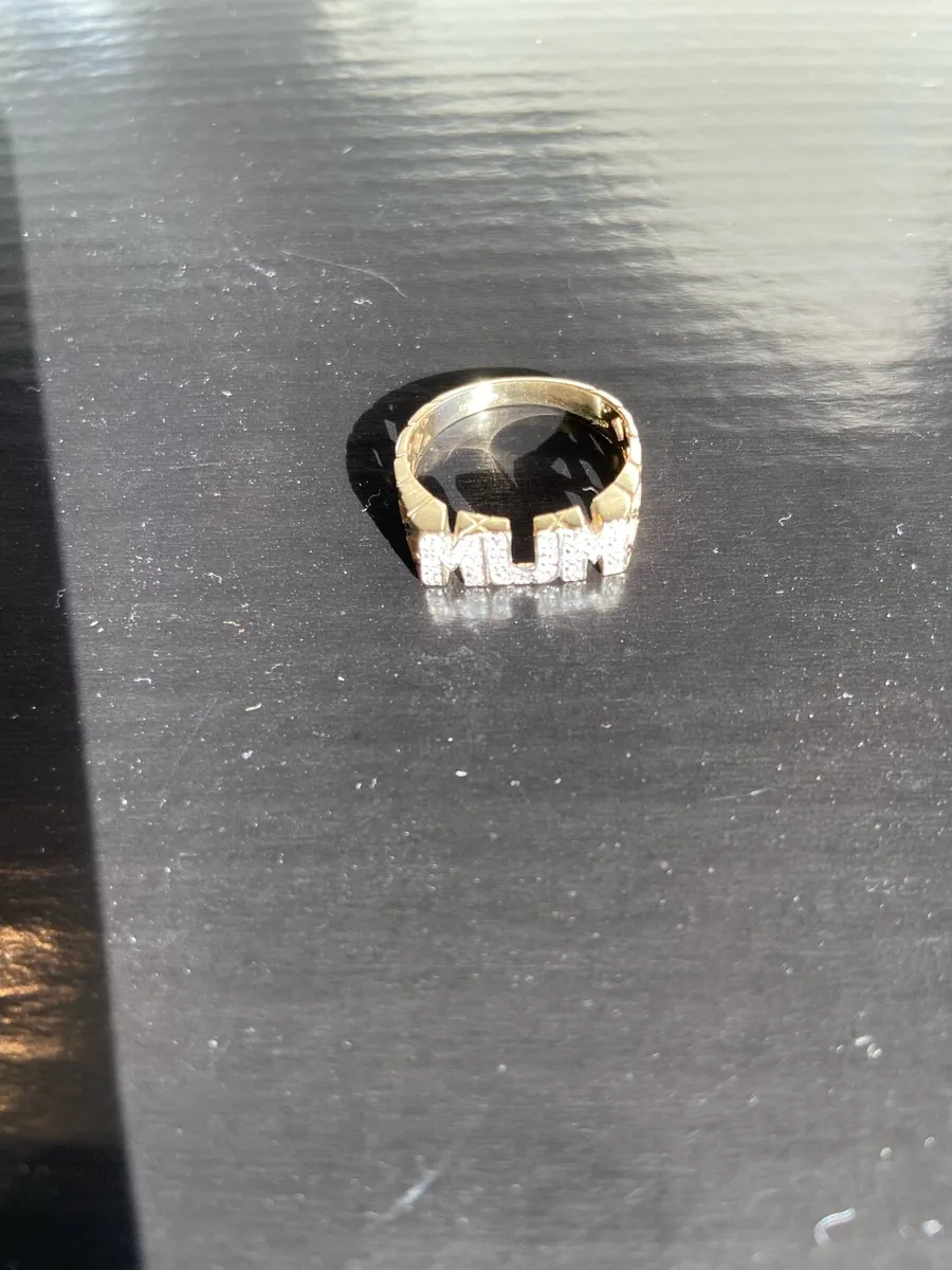 9ct Gold MUM Ring with CZ Stones - Image 4