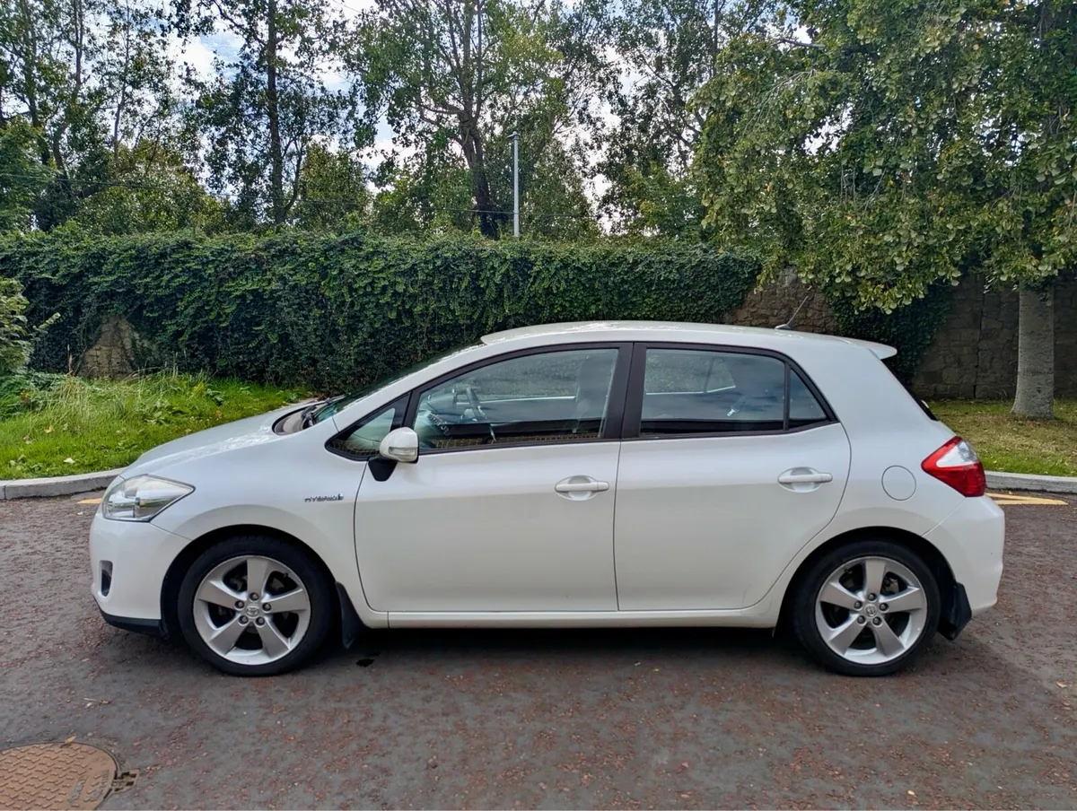 Toyota Auris Hybrid 1.8 HSD Automatic - Fresh NCT - Image 2