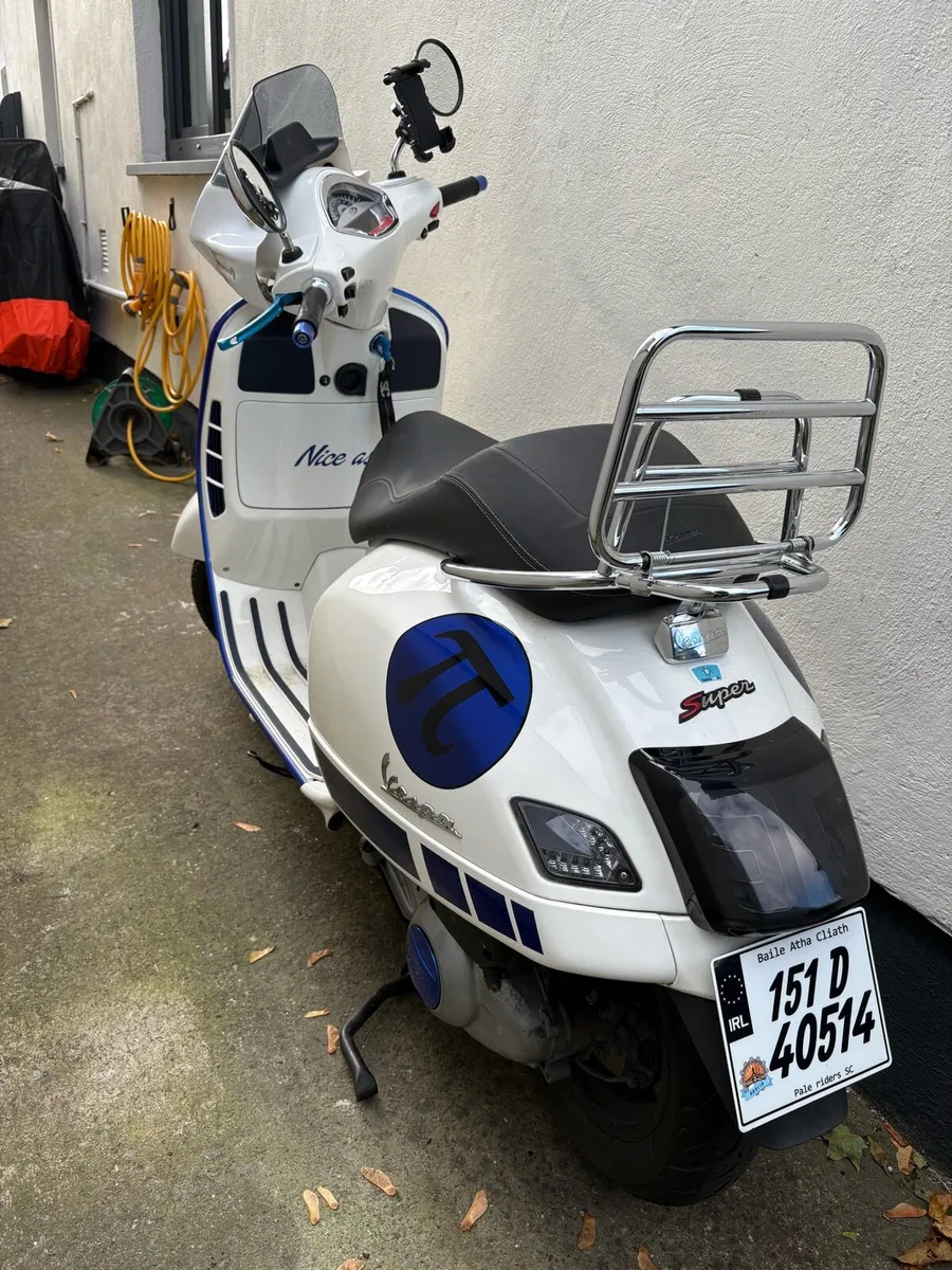 Vespa GTS 300 Super - Image 2