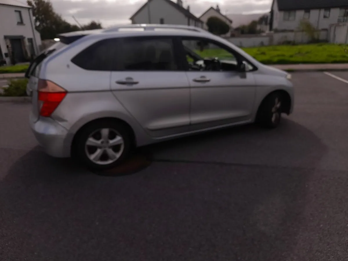 Honda FR-V 2008 - Image 2