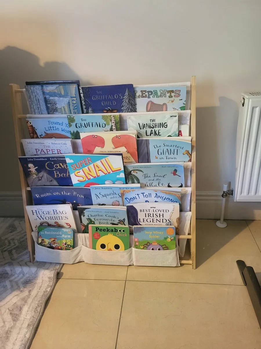 Tiered bookshelf for children's room - Image 2