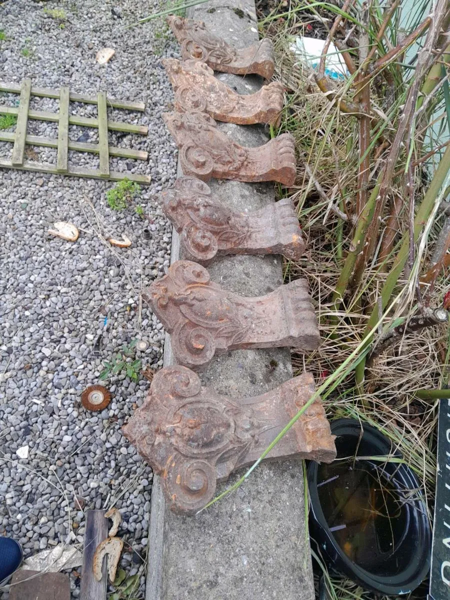 Old cast iron feet - Image 1