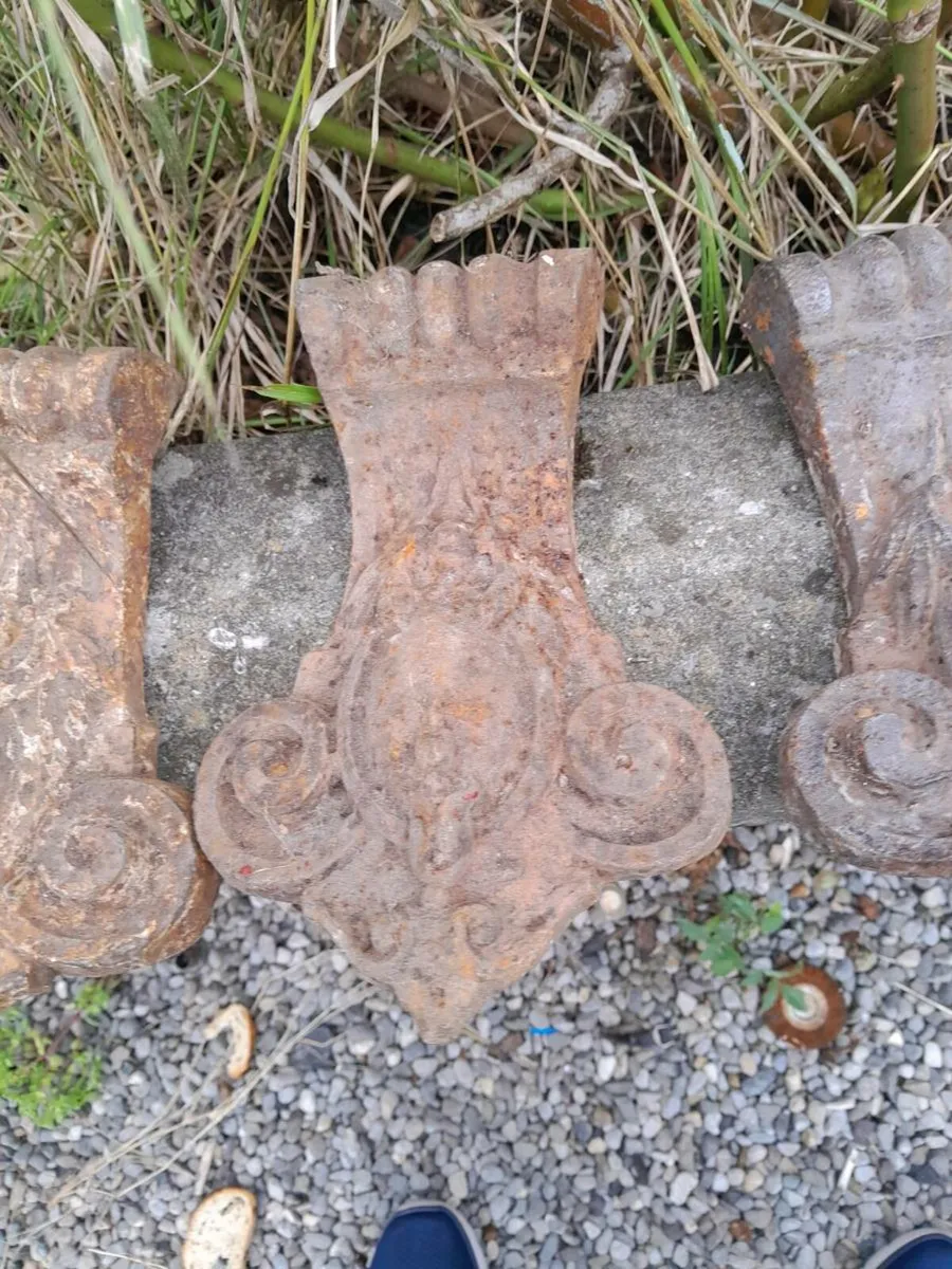Old cast iron feet - Image 2