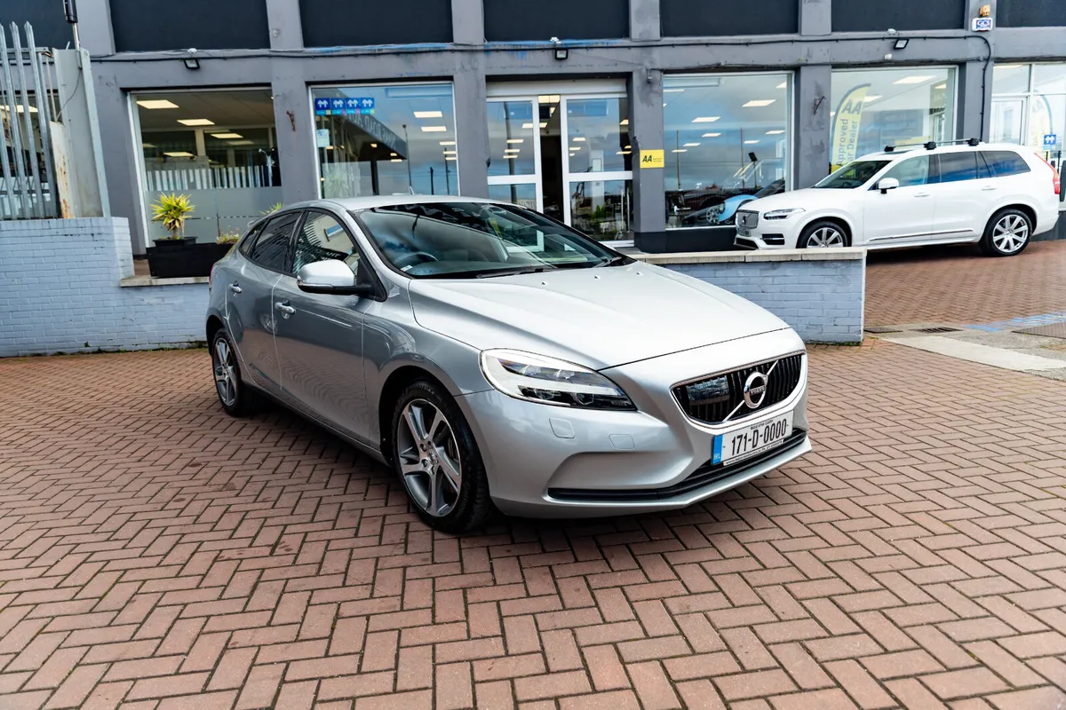 2.0D4 LUXURY EDITION 5DR HATCHBACK AUTOMATIC // BU - Image 1