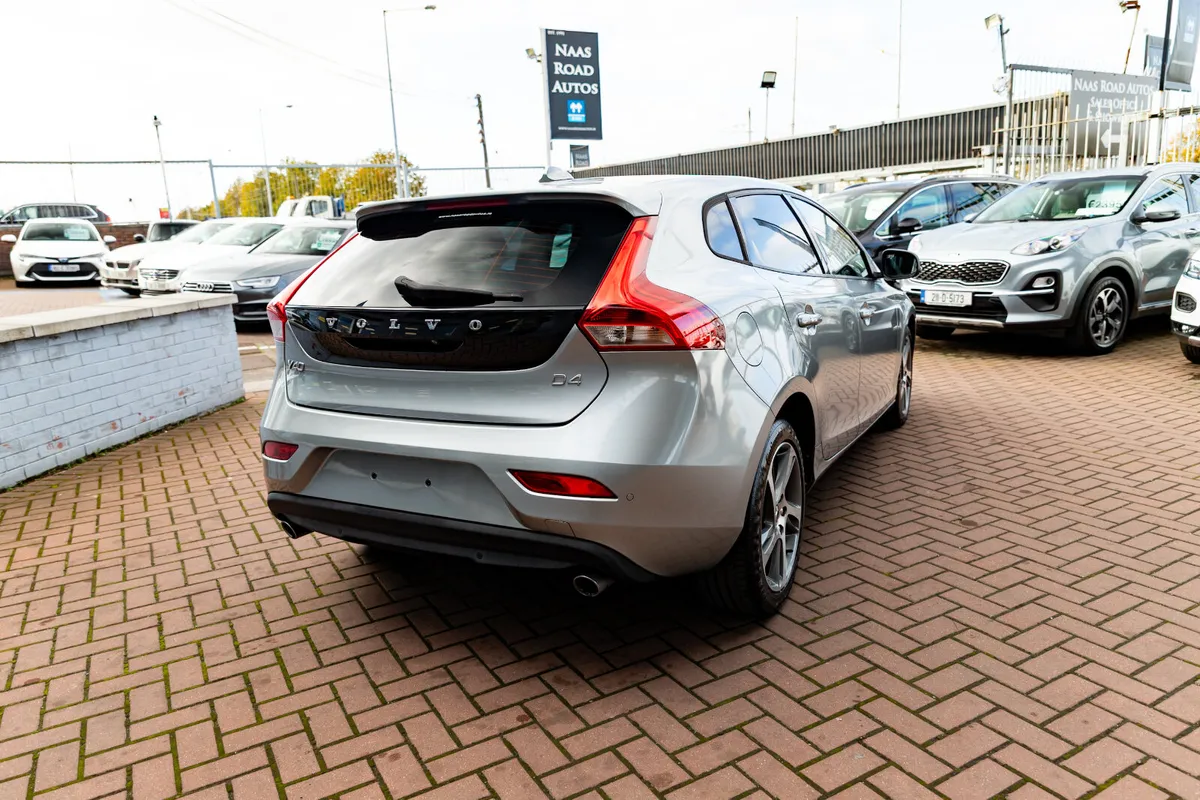 2.0D4 LUXURY EDITION 5DR HATCHBACK AUTOMATIC // BU - Image 3