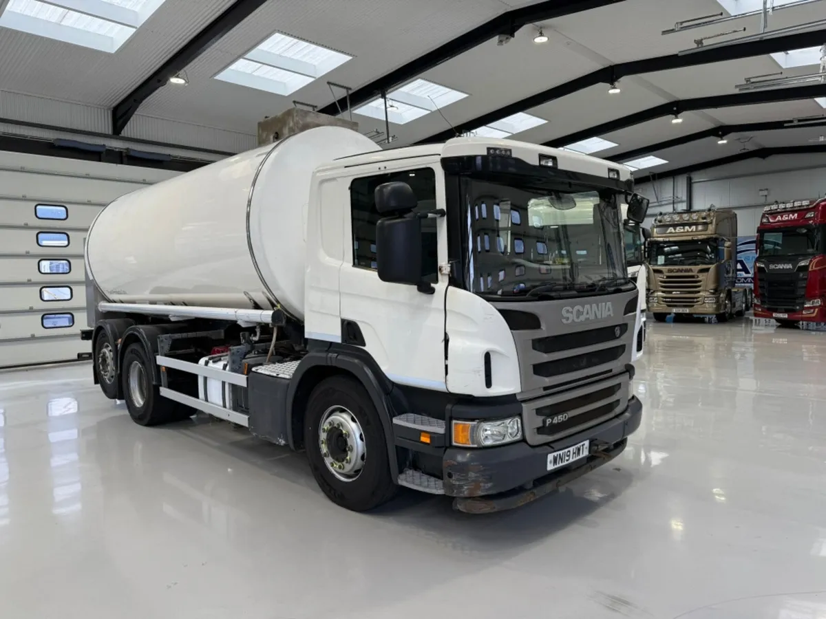 2019 (19) SCANIA P450 MILK TANKER 6X2 REARLIFT - Image 1