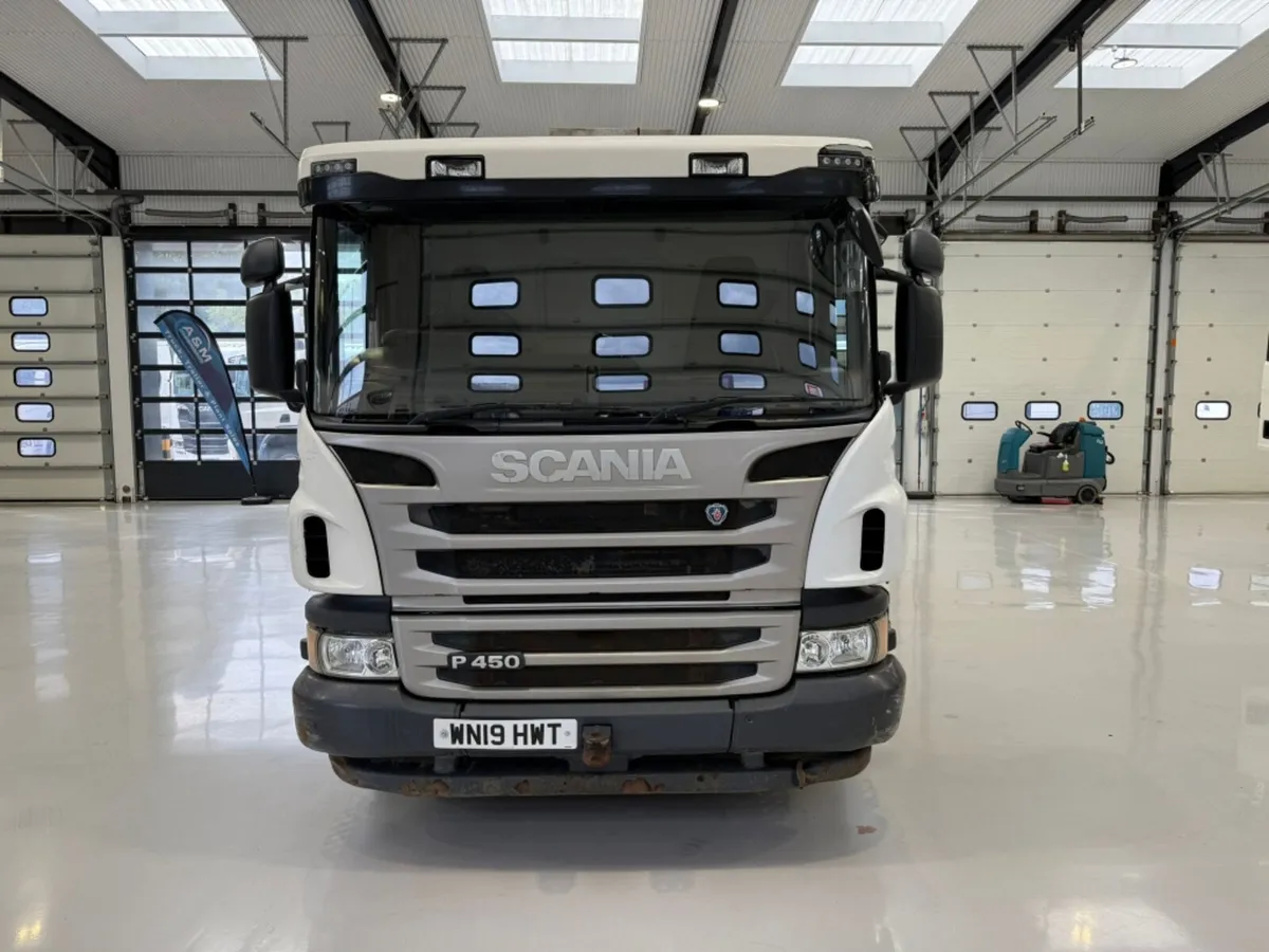 2019 (19) SCANIA P450 MILK TANKER 6X2 REARLIFT - Image 2