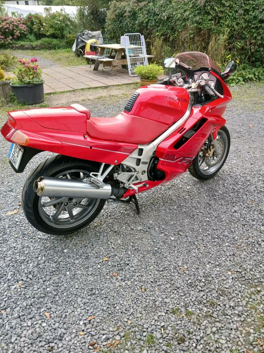 Honda VFR 750 Only 12 K AS NEW 1 Owner 1992 - Image 2