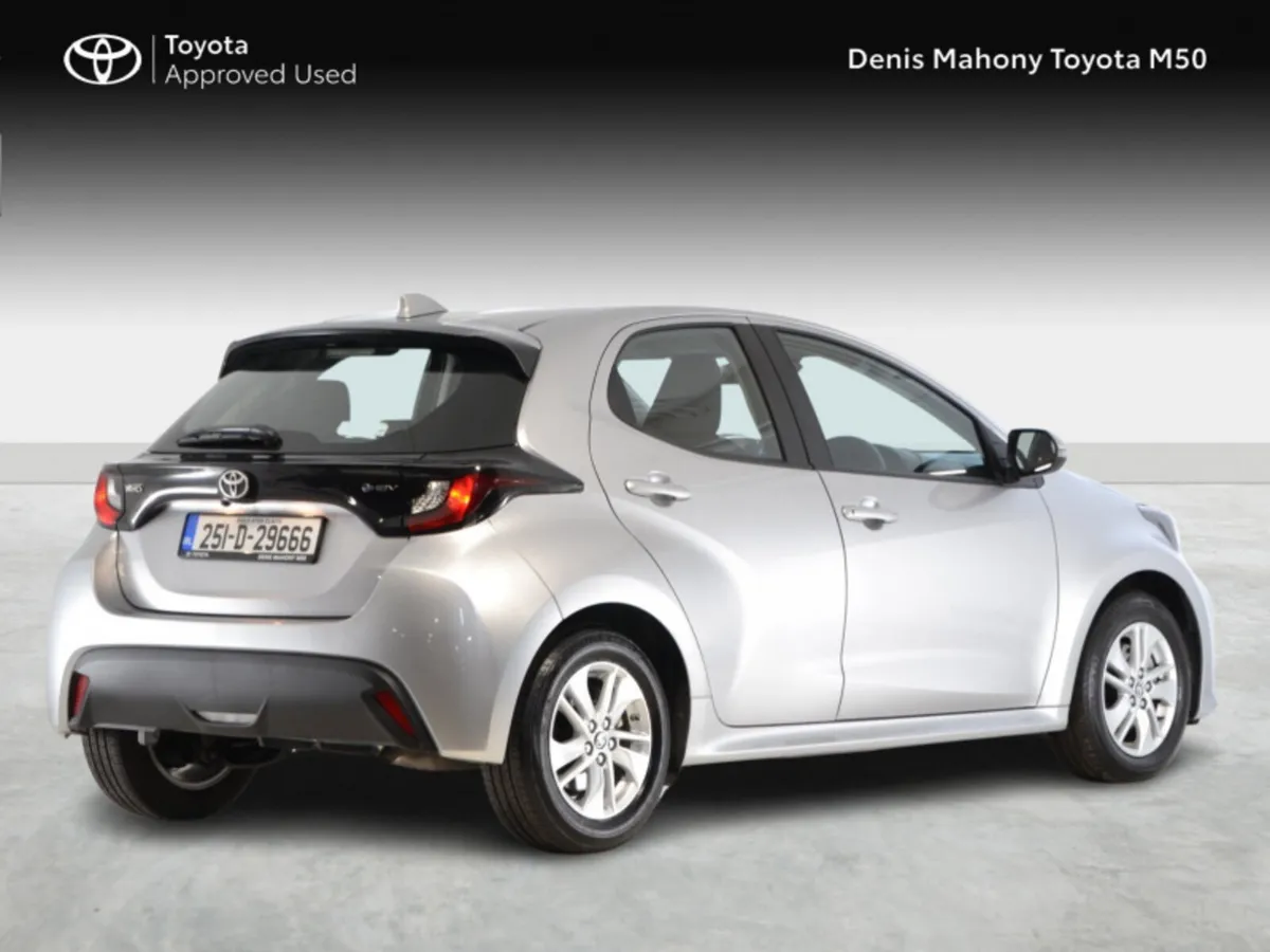 Toyota Yaris Hybrid Luna Auto - Image 2