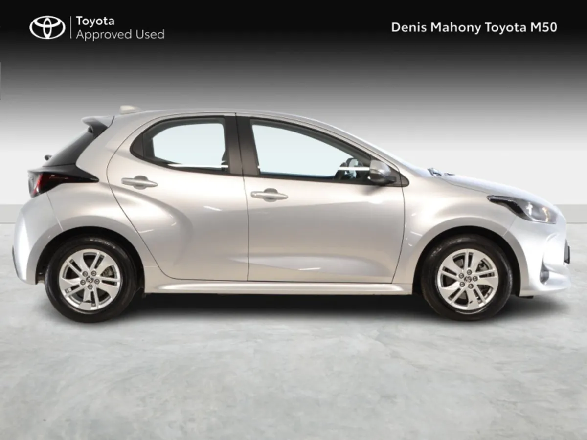 Toyota Yaris Hybrid Luna Auto - Image 3