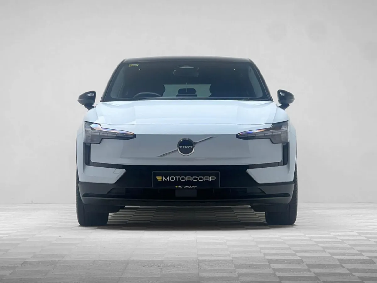 Volvo EX30 PLUS PERFORMANCE AWD 69KWH 422HP - Image 2