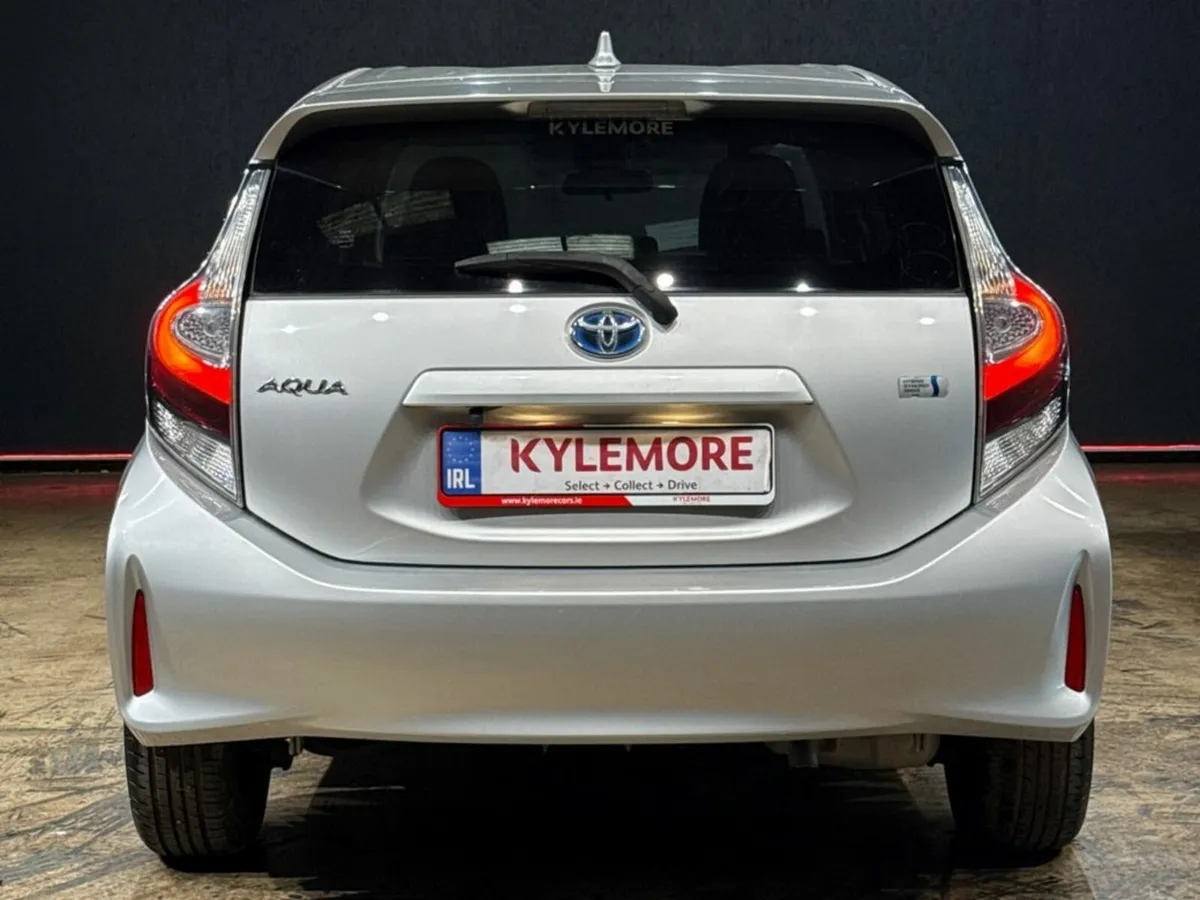Toyota Aqua HYBRID 1.5L AUTOMATIC - REVERSE CAMERA - Image 4