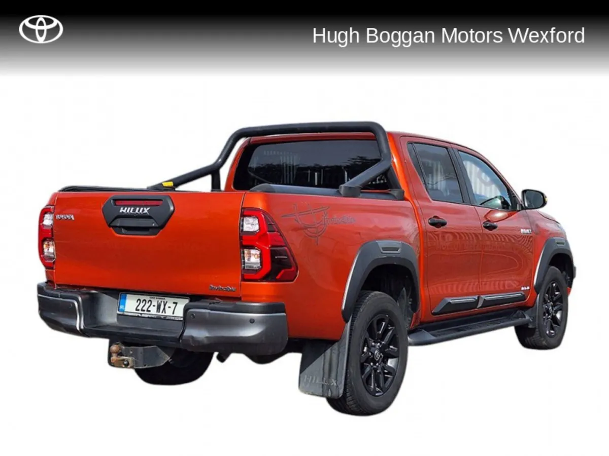 Toyota Hilux 2.8 INVINCIBLE AUTO +VAT - Image 2