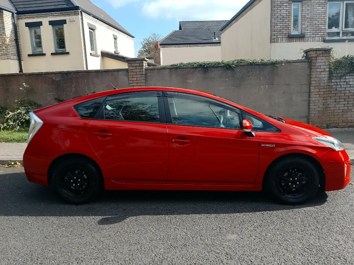 Toyota Prius ZVW30 5DR Auto - Image 3