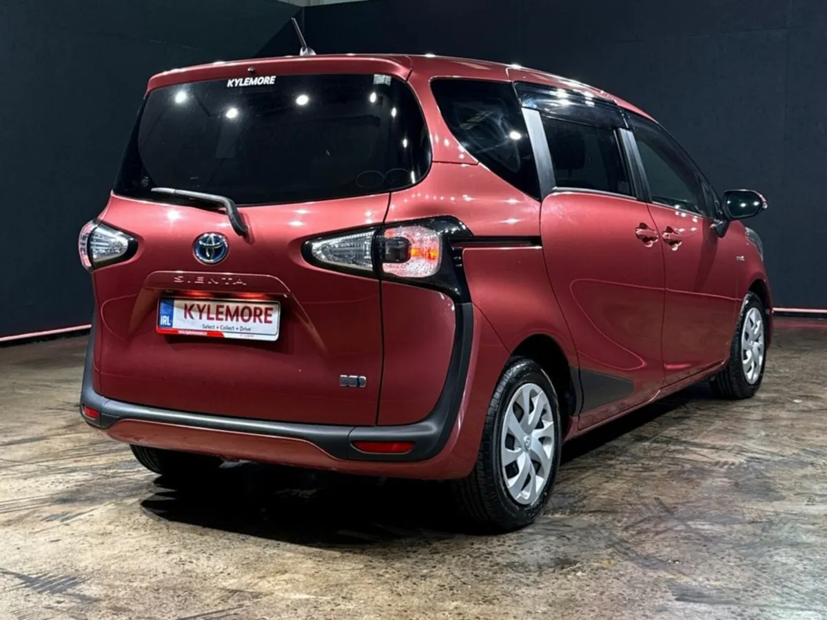 Toyota Sienta 1.5 HYBRID - CRUISE CONTROL - REVERS - Image 4