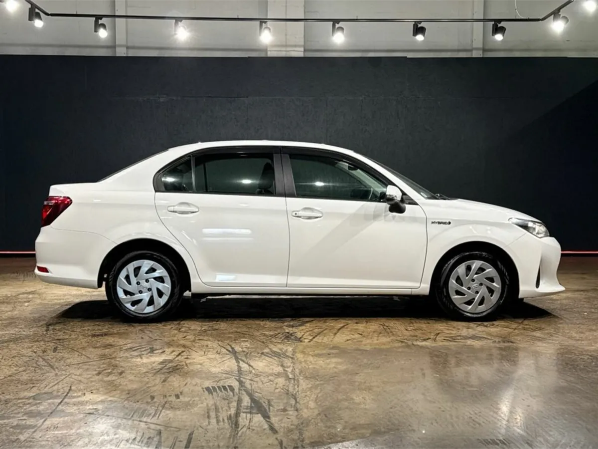 Toyota Corolla HYBRID 1.5L AUTOMATIC - REVERSE CAM - Image 2