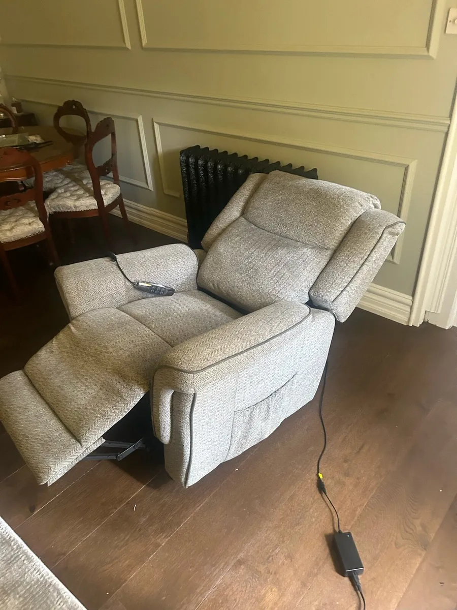 Recliner and riser chair - Image 3